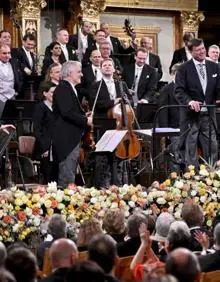 Imagen secundaria 2 - Thielemann dirigió con brío y ligereza el Concierto de Año Nuevo desde Viena