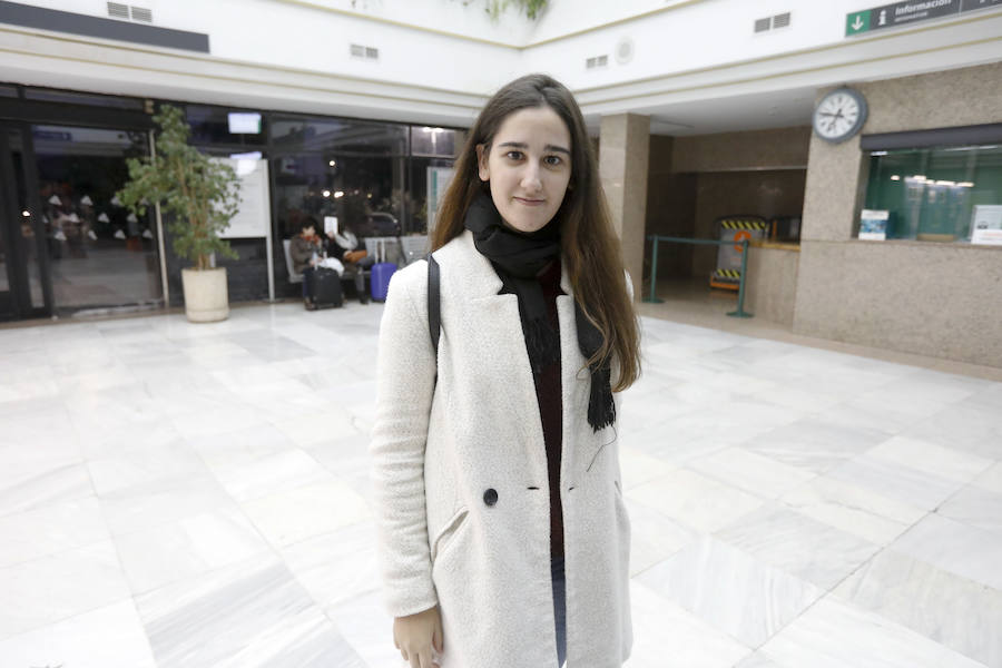 Ana Sánchez (Malpartida de Plasencia): «En parte del tramo que suelo hacer si corres al lado del tren vas más rápido, pero es el transporte con más horarios»