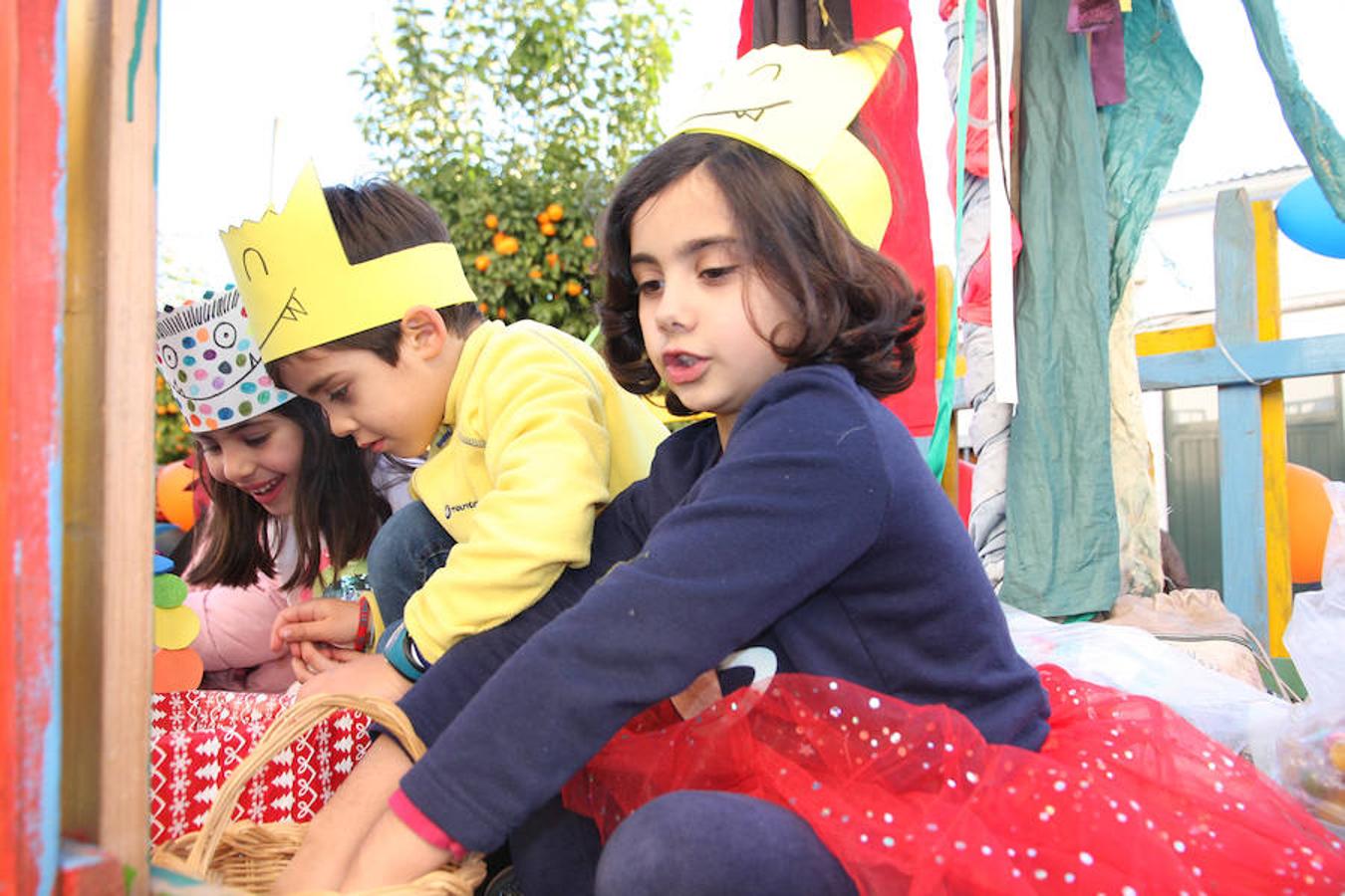 Fotos: Los Reyes Magos reparten ilusión a su paso por Extremadura