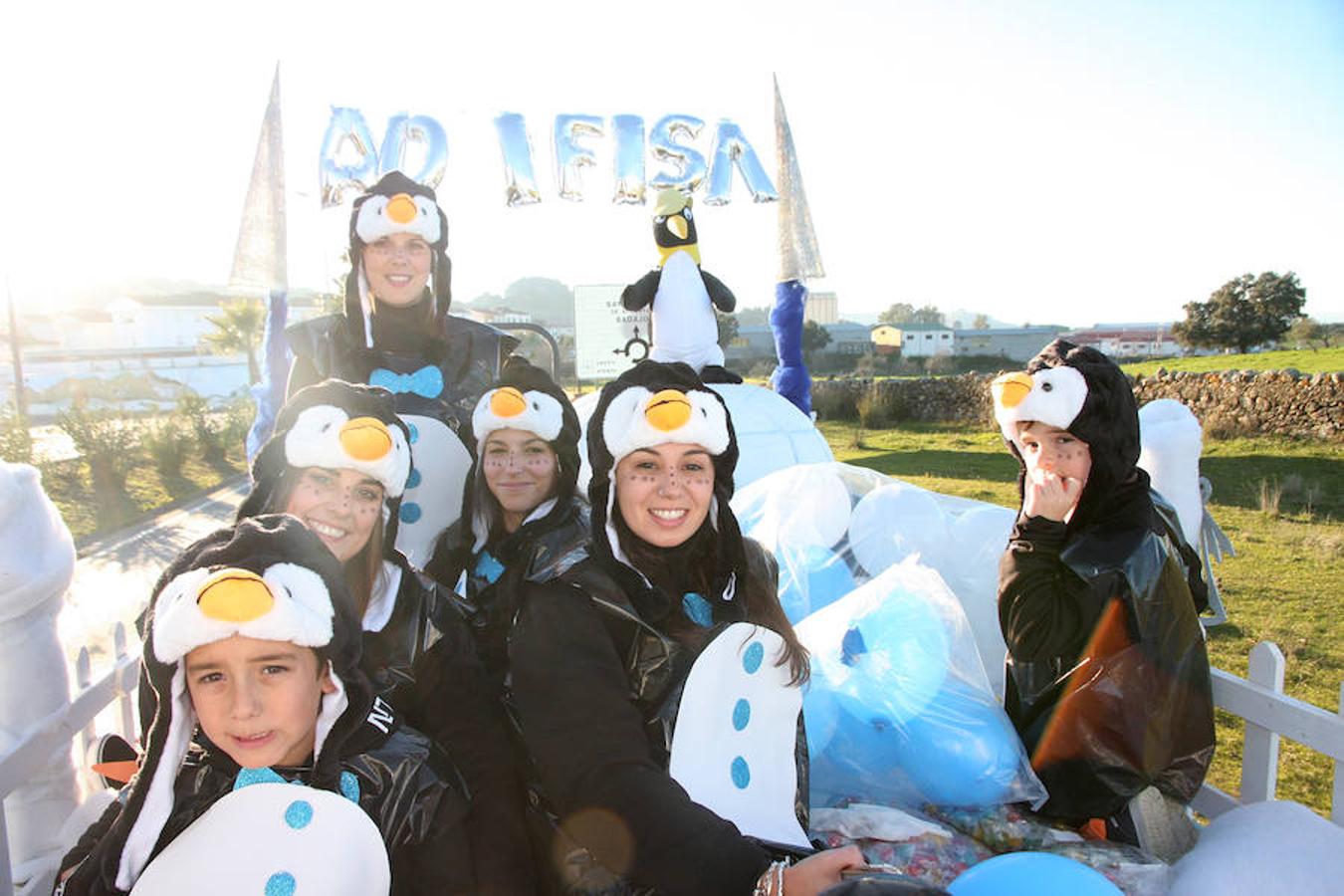 Fotos: Los Reyes Magos reparten ilusión a su paso por Extremadura
