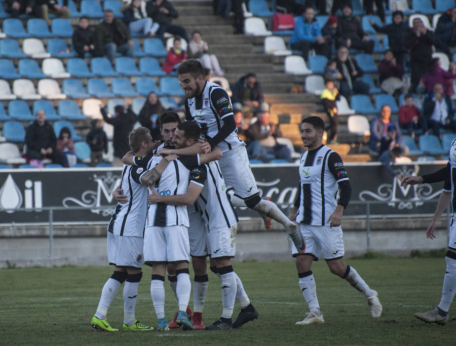Los blanquinegros regalan a su afición una goleada a la que Éder Díaz, con un tanto de tacón, y José Ángel, con otro de chilena, pusieron broche de oro