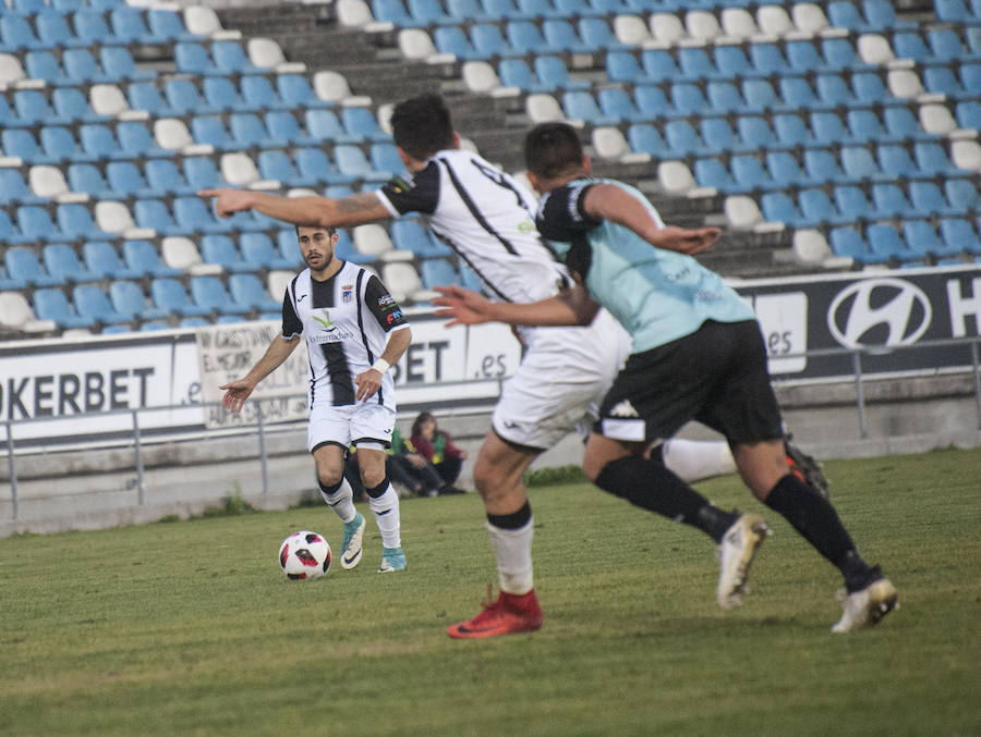 Los blanquinegros regalan a su afición una goleada a la que Éder Díaz, con un tanto de tacón, y José Ángel, con otro de chilena, pusieron broche de oro
