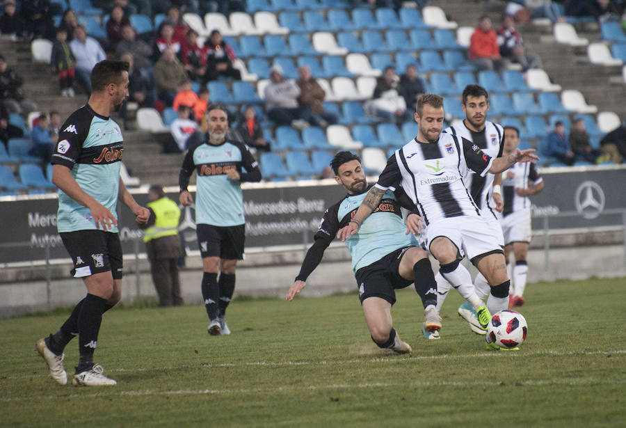 Los blanquinegros regalan a su afición una goleada a la que Éder Díaz, con un tanto de tacón, y José Ángel, con otro de chilena, pusieron broche de oro