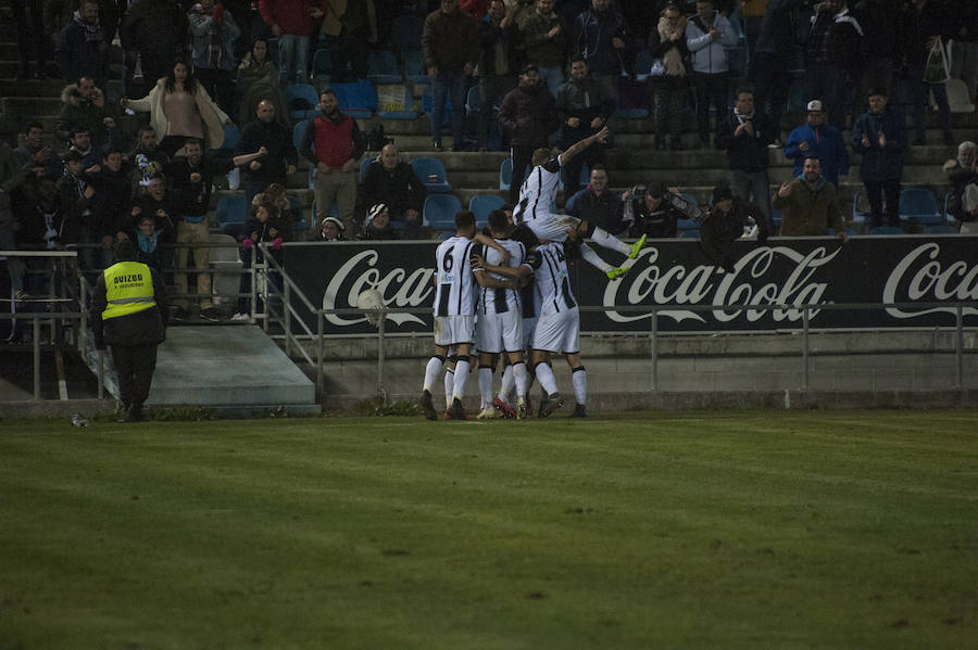 Los blanquinegros regalan a su afición una goleada a la que Éder Díaz, con un tanto de tacón, y José Ángel, con otro de chilena, pusieron broche de oro