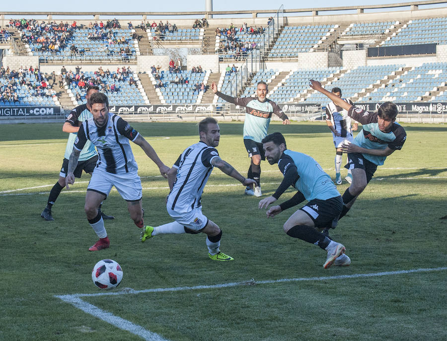 Los blanquinegros regalan a su afición una goleada a la que Éder Díaz, con un tanto de tacón, y José Ángel, con otro de chilena, pusieron broche de oro