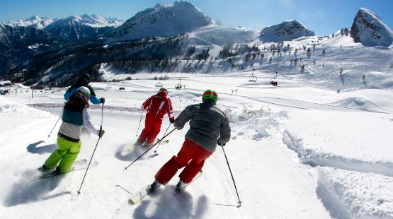 Esquiadores en la estación de Cauterets