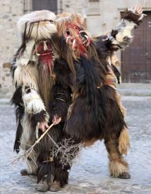 Imagen secundaria 2 - Las Carantoñas y el Jarramplas brillan en un fin de semana lleno de tradición