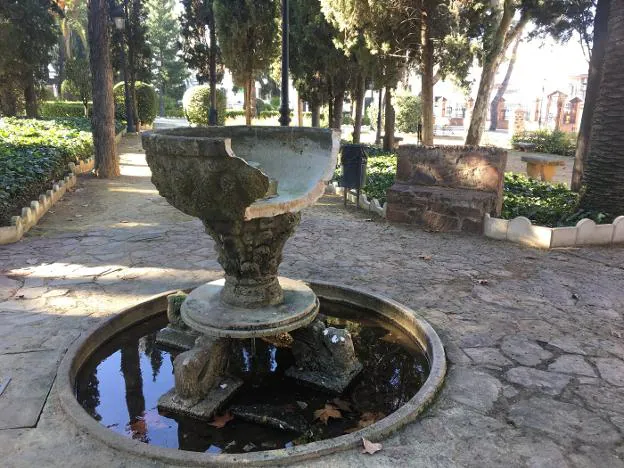 Aparece rota otra fuente de La Piedad en Almendralejo