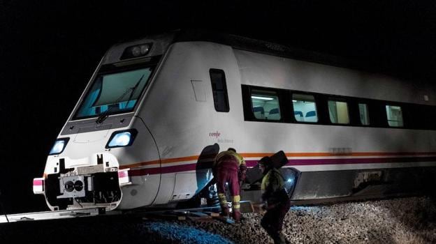 Momentos después de que descarrilara el tren en Torrijos. :: 