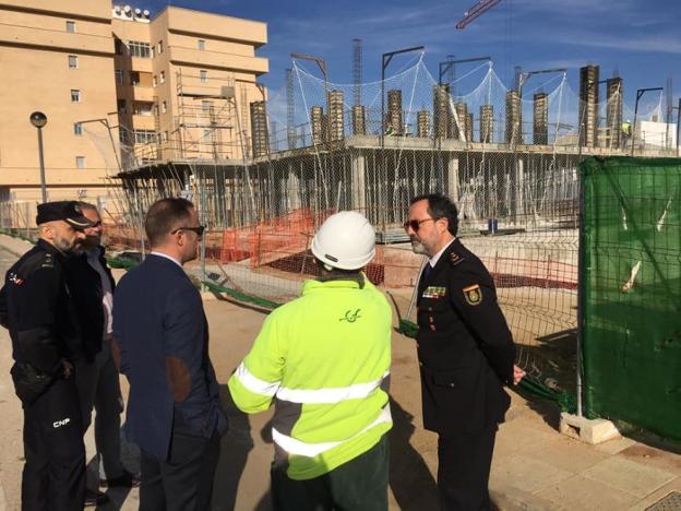 El jefe superior de la Policía visitó las obras de la comisaría. :: Hoy