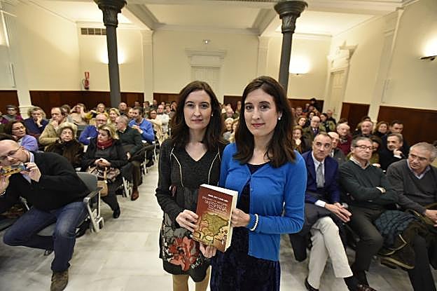 Las historiadoras María y Laura Lara. :: arnelas