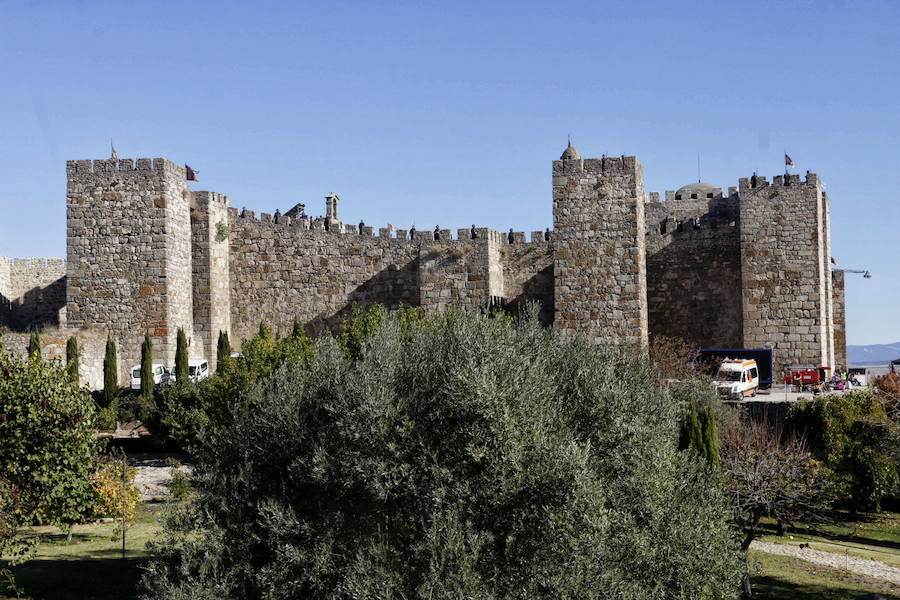 El castillo de Trujillo durante el rodaje de la serie