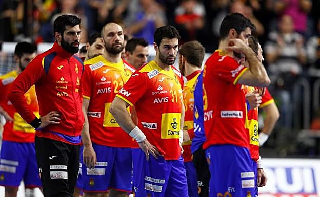 La selección española, tras la derrota ante Alemania. 