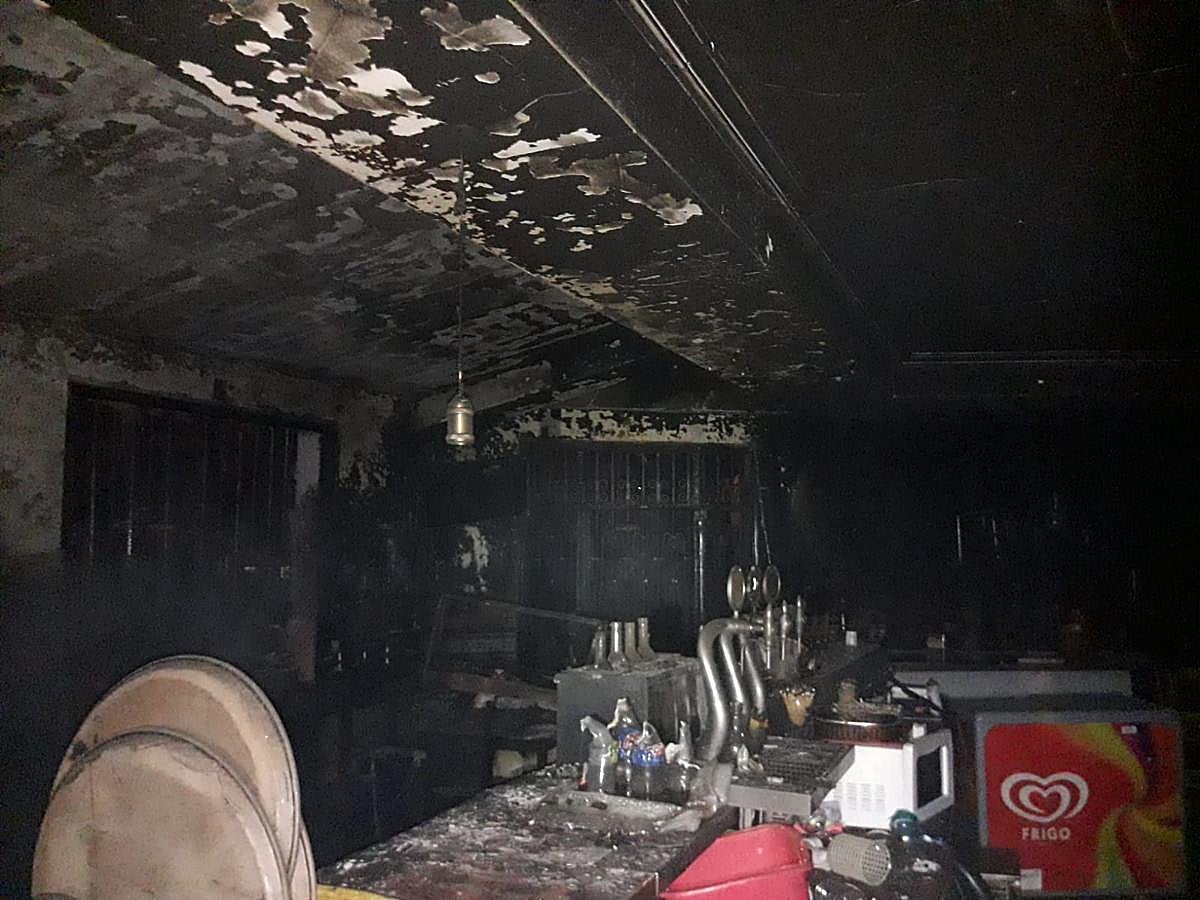 La pasada madrugada se ha calcinado el restaurante ubicada en la Garganta de Cuartos en Losar de la Vera