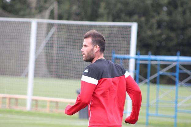 Ortuño durante un entrenamiento con sus nuevos compañeros en Montecastillo. :: Extremadura UD