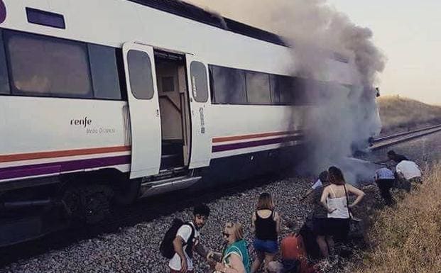 Tren averiado en una de las incidencias de los servicios ferroviarios de Extremadura. :: HOY