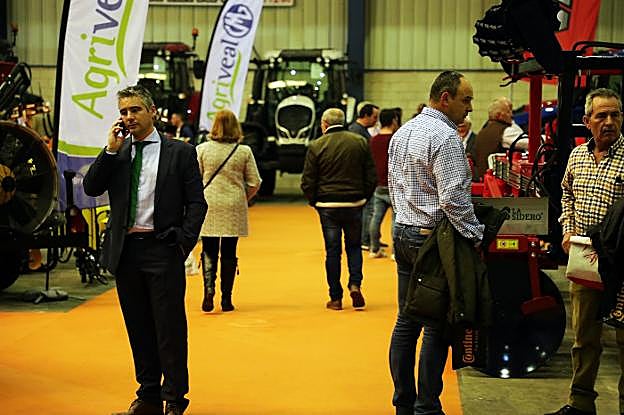 Ambiente en uno de los pabellones de Agroexpo, repleto de empresas y visitantes . :: E. D.