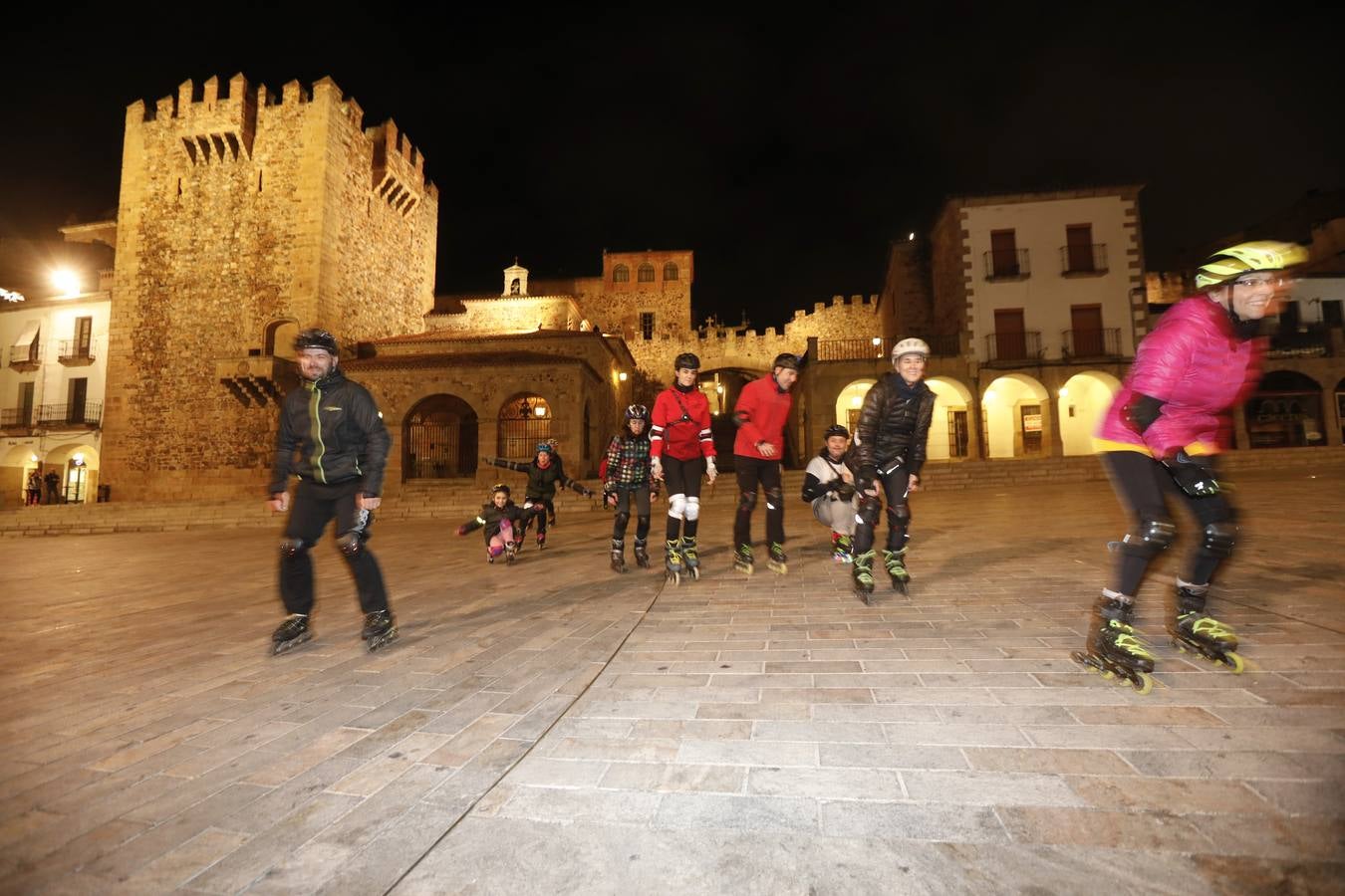 Un club deportivo cacereño fomenta la práctica del patinaje a todas las edades