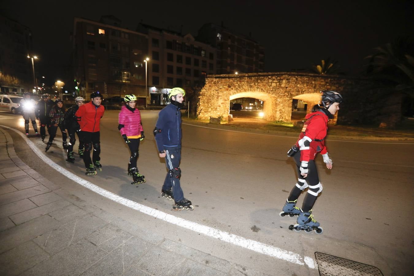 Un club deportivo cacereño fomenta la práctica del patinaje a todas las edades