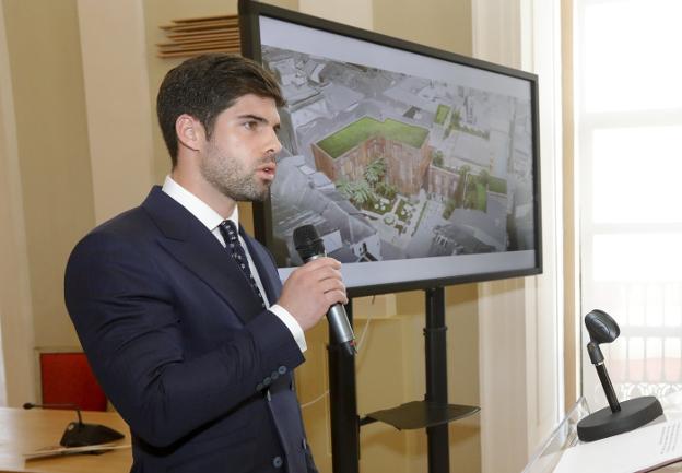 Fernando Palazuelo durante la presentación del proyecto el pasado 19 de diciembre en Cáceres. :: l. c.