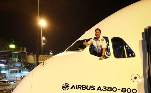 El Airbus A380 que pilota tiene dos plantas a lo largo del fusilaje:: HOY