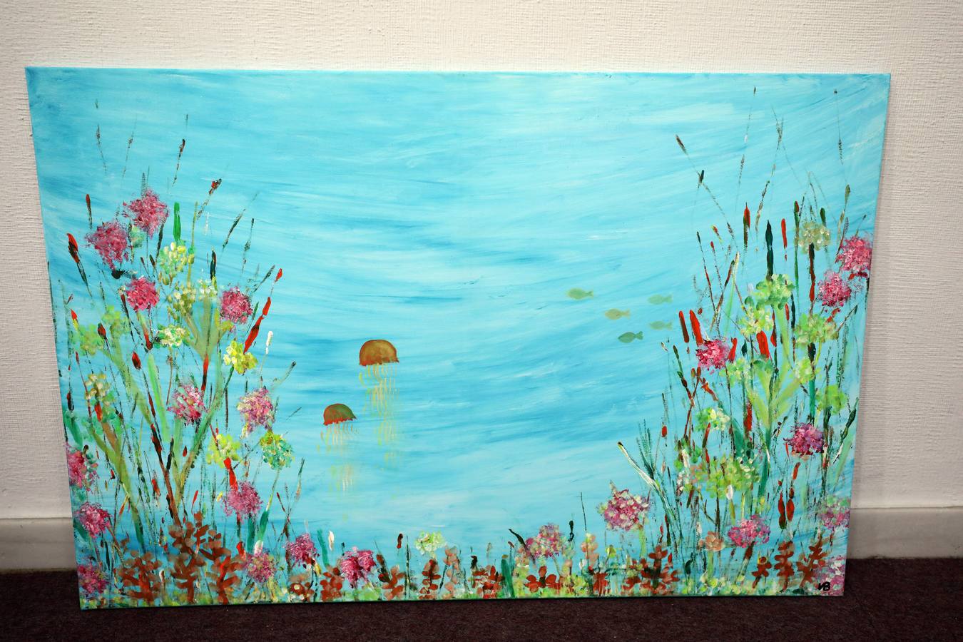 La artista Belén Díaz García expone sus obras en el Centro Cultural Santo Domingo de Fundación CB de Mérida. Belén Díaz se define como una amante del color y de la luz en todas sus expresiones. Desde muy pequeña le gustó manifestar sus sentimientos a través de la pintura; fue su profesora de dibujo en el Colegio Compañía de María la primera persona que le enseñó pautas y técnicas para disfrutar dibujando. En 1976, con 11 años, fue premiada con el tercer puesto en el certamen anual de pintura al aire libre del Ayuntamiento de Badajoz. A raíz de cursar sus estudios universitarios se estableció en Sevilla y comenzó una nueva etapa aprendiendo y practicando en el estudio de su tío, el pintor extremeño, Paco Mateo. La exposición «Belén nature» se podrá visitar en el Centro Cultural Santo Domingo del 8 al 28 de febrero.