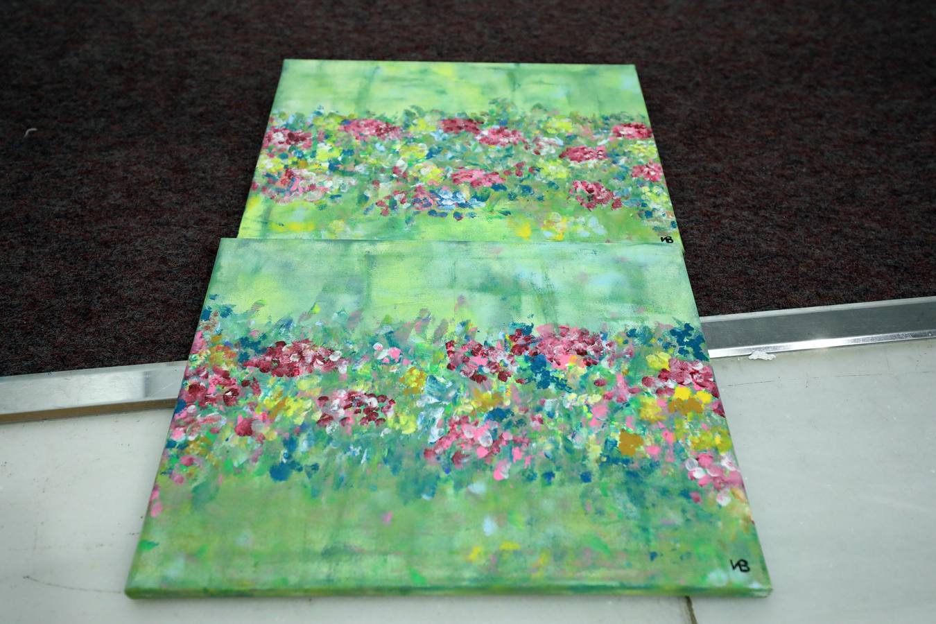 La artista Belén Díaz García expone sus obras en el Centro Cultural Santo Domingo de Fundación CB de Mérida. Belén Díaz se define como una amante del color y de la luz en todas sus expresiones. Desde muy pequeña le gustó manifestar sus sentimientos a través de la pintura; fue su profesora de dibujo en el Colegio Compañía de María la primera persona que le enseñó pautas y técnicas para disfrutar dibujando. En 1976, con 11 años, fue premiada con el tercer puesto en el certamen anual de pintura al aire libre del Ayuntamiento de Badajoz. A raíz de cursar sus estudios universitarios se estableció en Sevilla y comenzó una nueva etapa aprendiendo y practicando en el estudio de su tío, el pintor extremeño, Paco Mateo. La exposición «Belén nature» se podrá visitar en el Centro Cultural Santo Domingo del 8 al 28 de febrero.