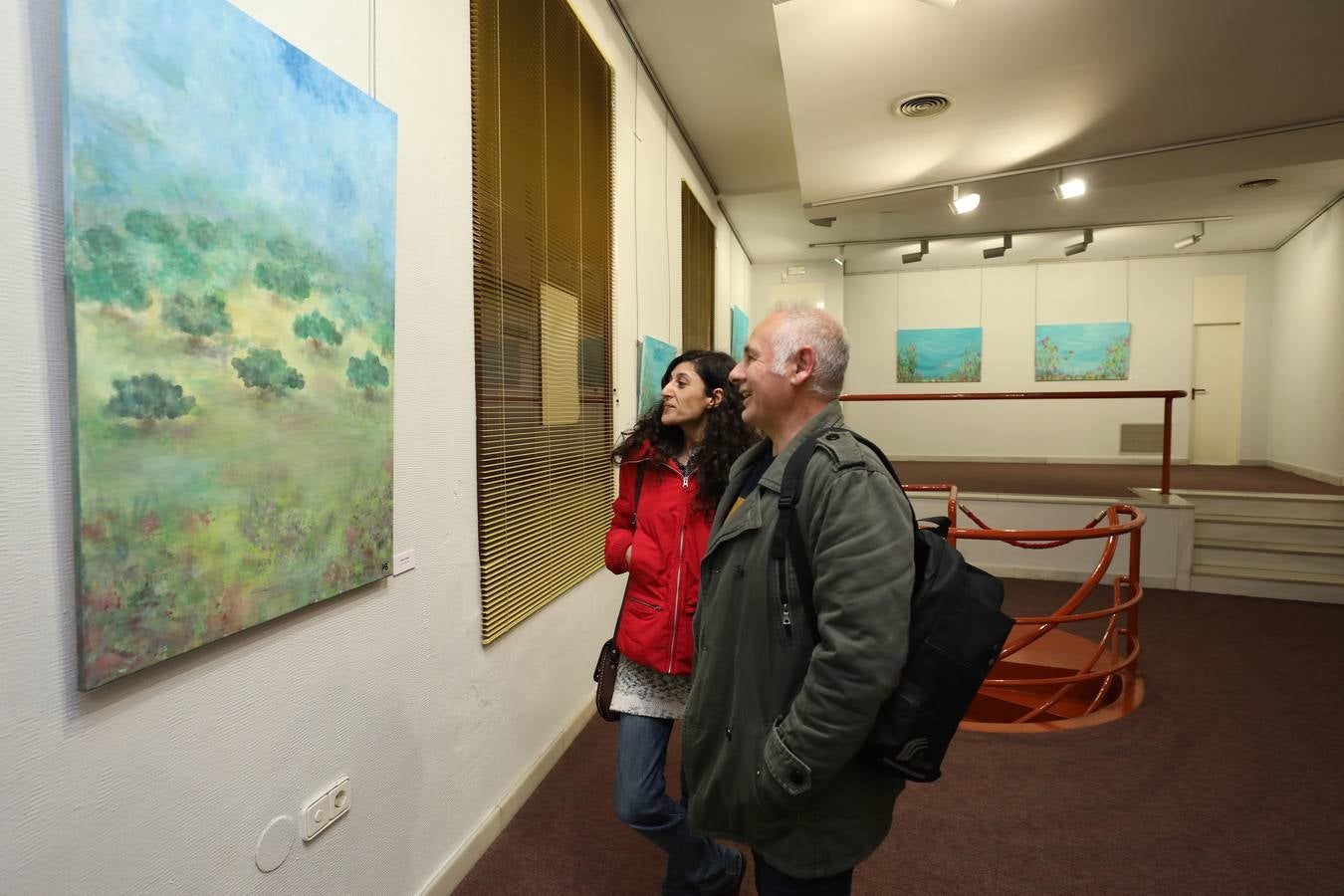 La artista Belén Díaz García expone sus obras en el Centro Cultural Santo Domingo de Fundación CB de Mérida. Belén Díaz se define como una amante del color y de la luz en todas sus expresiones. Desde muy pequeña le gustó manifestar sus sentimientos a través de la pintura; fue su profesora de dibujo en el Colegio Compañía de María la primera persona que le enseñó pautas y técnicas para disfrutar dibujando. En 1976, con 11 años, fue premiada con el tercer puesto en el certamen anual de pintura al aire libre del Ayuntamiento de Badajoz. A raíz de cursar sus estudios universitarios se estableció en Sevilla y comenzó una nueva etapa aprendiendo y practicando en el estudio de su tío, el pintor extremeño, Paco Mateo. La exposición «Belén nature» se podrá visitar en el Centro Cultural Santo Domingo del 8 al 28 de febrero.