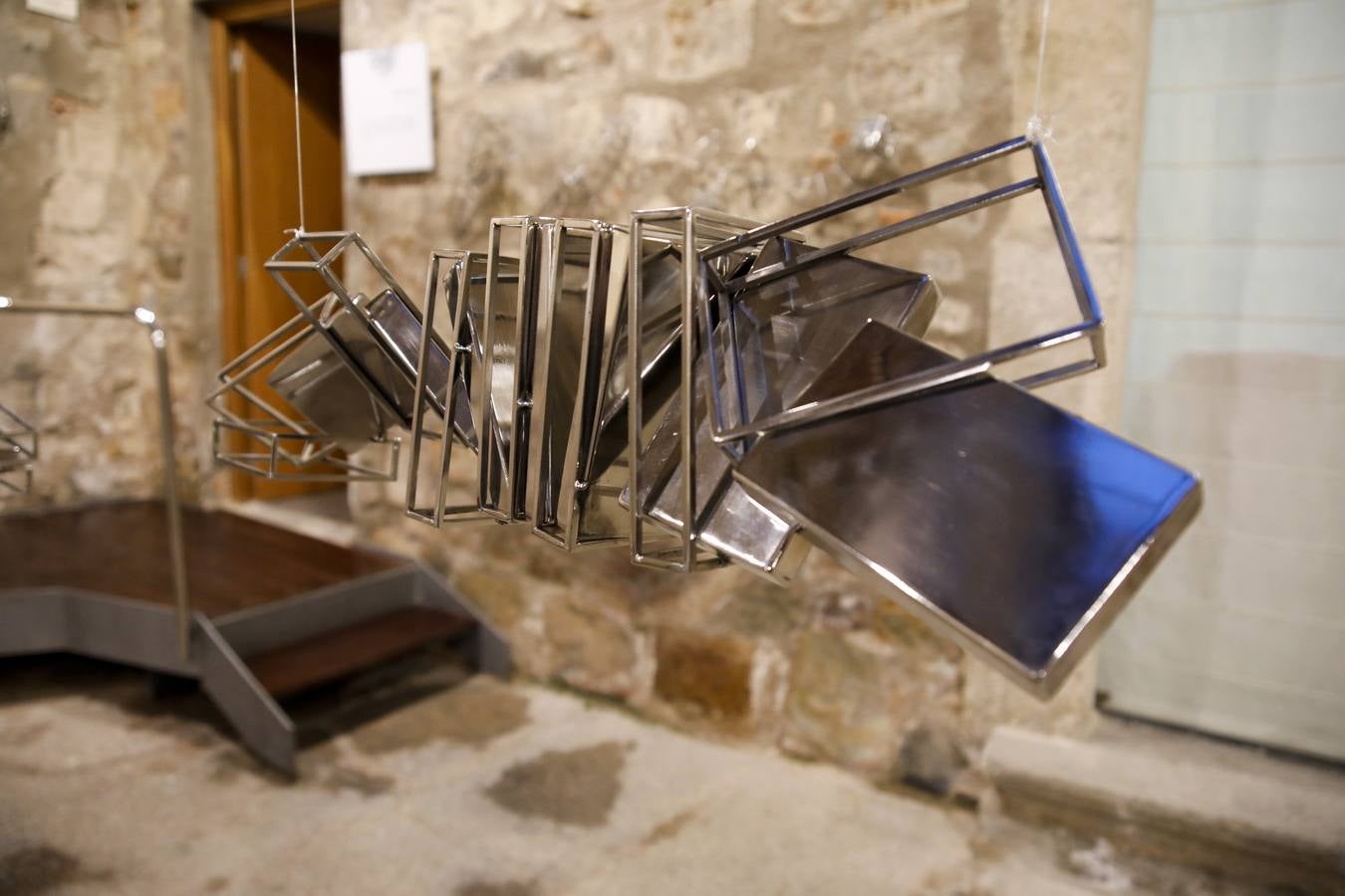 El Colegio Oficial de Arquitectos de Extremadura y el Ateneo de Cáceres ofrecen la exposición de esculturas no_maps / sin planes, del artista plástico Alfonso Doncel. Se puede visitar en el Colegio Oficial de Arquitectos de Extremadura (Cáceres) hasta el 18 de febrero de 2019