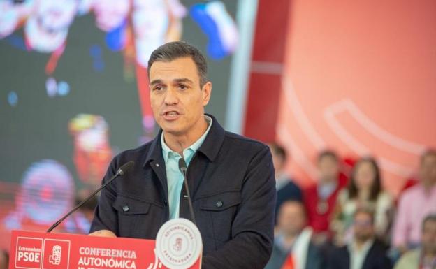 El presidente del Gobierno, Pedro Sánchez, interviene en el acto de clausura de la Conferencia Autonómica del PSOE de Extremadura. 