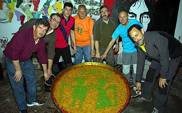 Los participantes en la Ruta Peñas Blancas degustarán paella al finalizar:: HOY