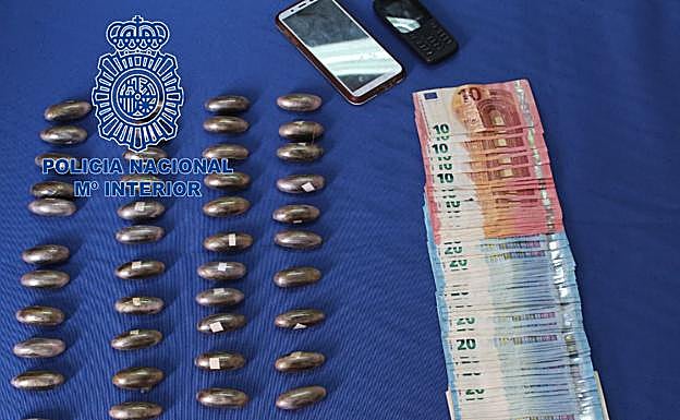 Dinero y droga incautada por la Policía