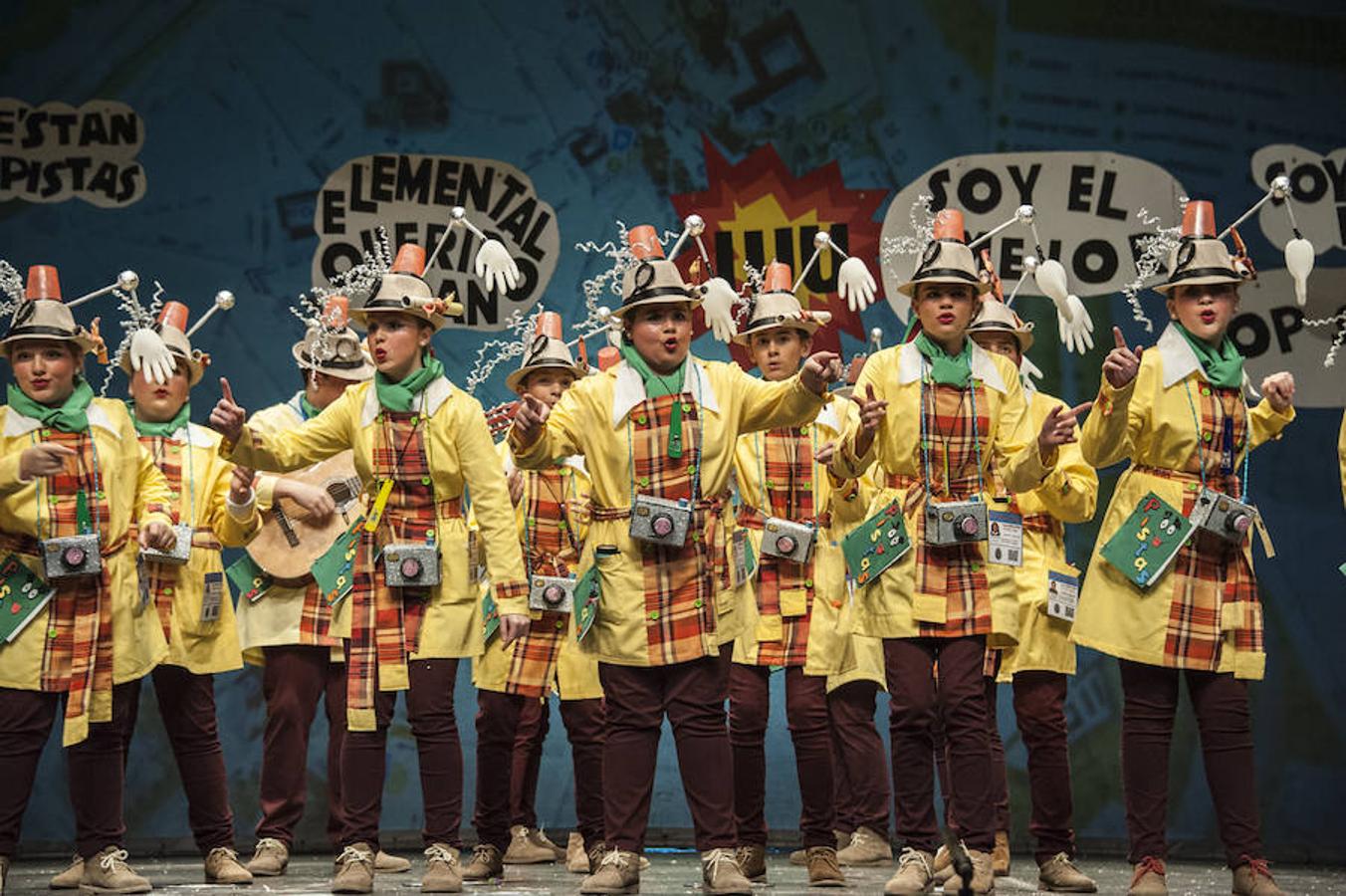 El futuro es prometedor para el concurso de mugas del Carnaval de Badajoz. Las siete agrupaciones que en la jornada del sábado se subieron a las tablas del López de Ayala demostraron que la cantera está ya preparada.