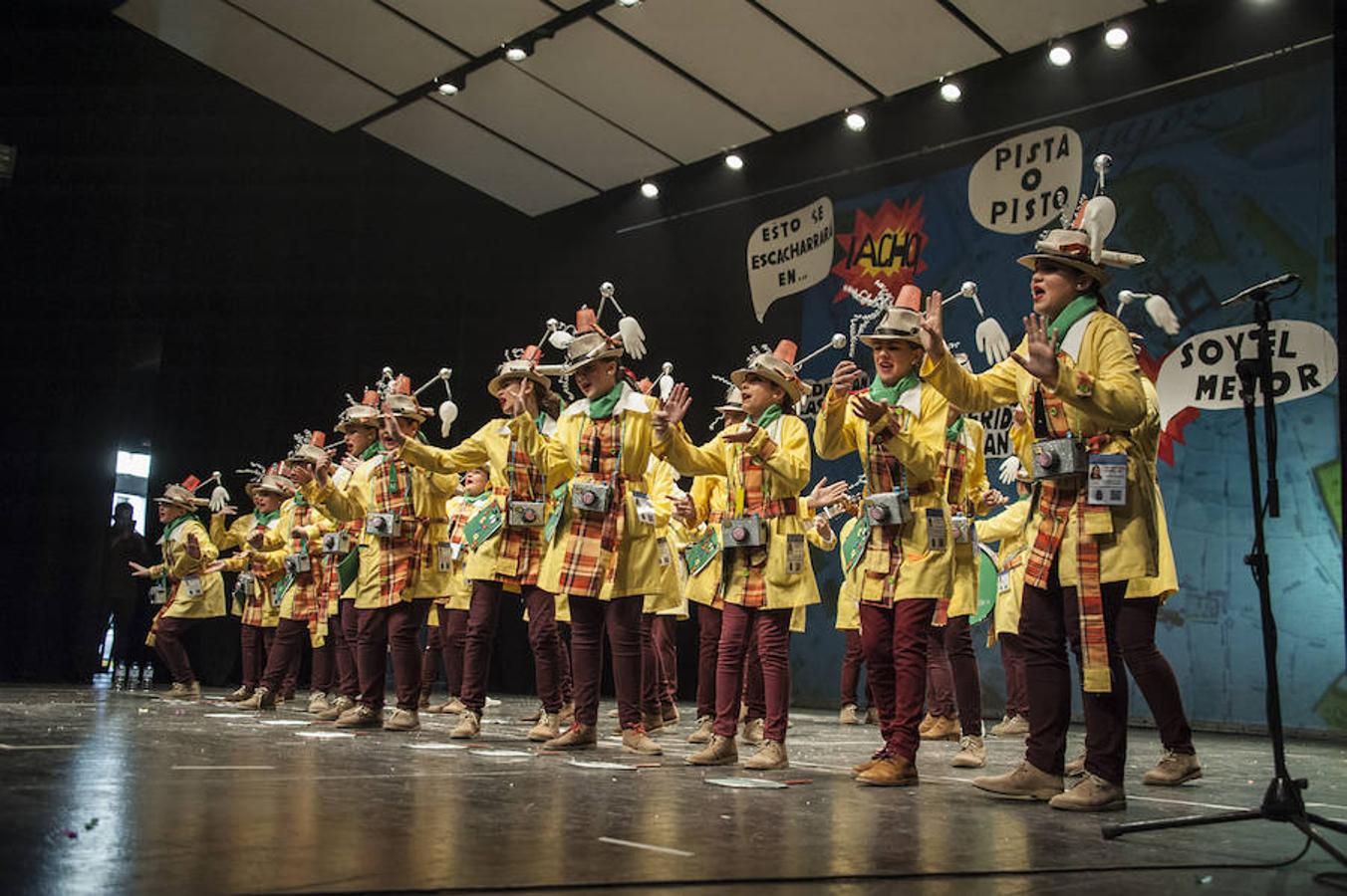 El futuro es prometedor para el concurso de mugas del Carnaval de Badajoz. Las siete agrupaciones que en la jornada del sábado se subieron a las tablas del López de Ayala demostraron que la cantera está ya preparada.