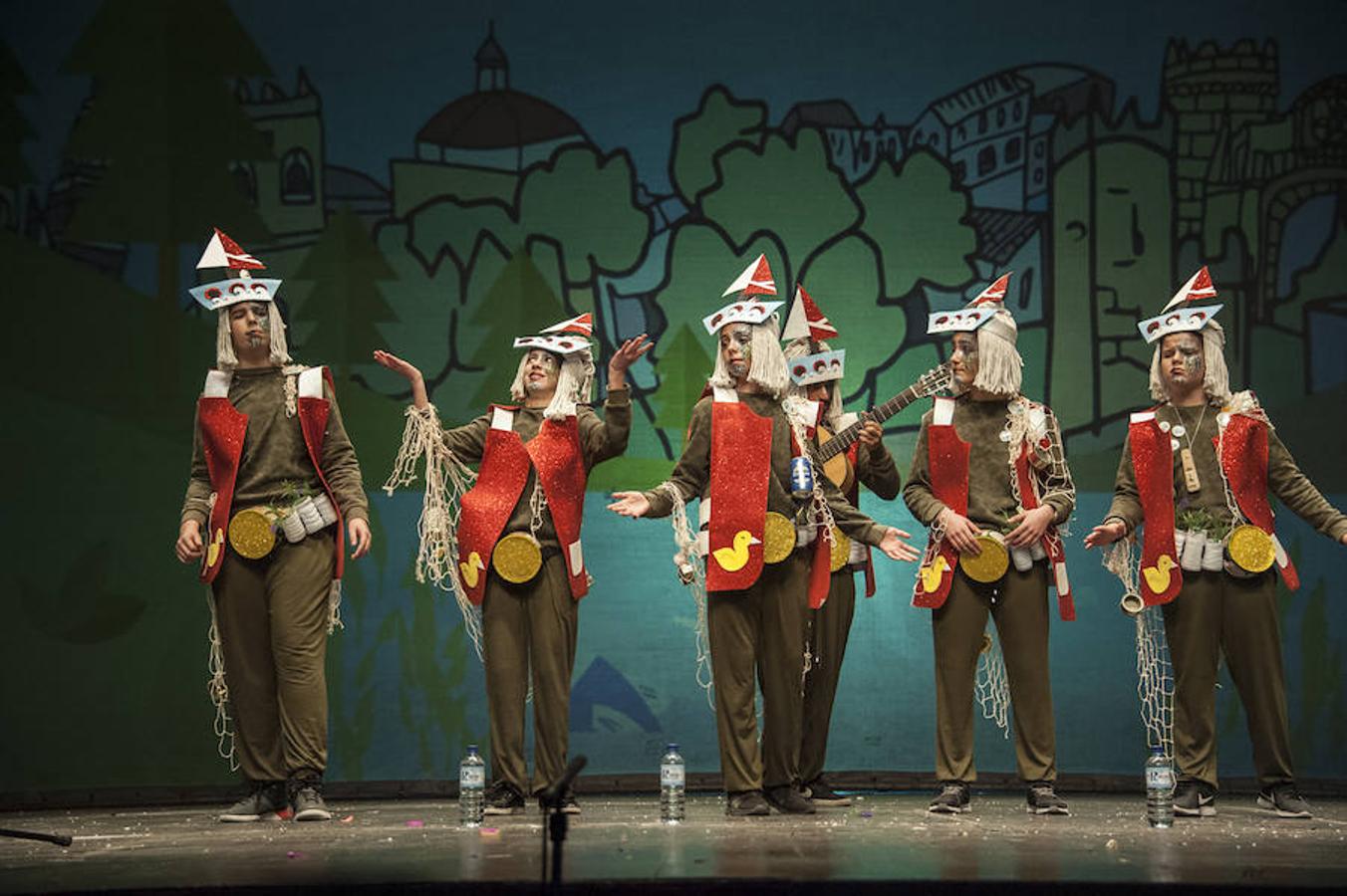 El futuro es prometedor para el concurso de mugas del Carnaval de Badajoz. Las siete agrupaciones que en la jornada del sábado se subieron a las tablas del López de Ayala demostraron que la cantera está ya preparada.