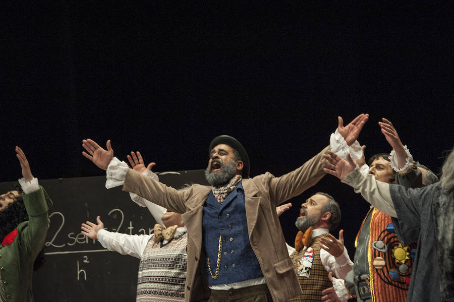 Los Water Closet abrieron la segunda semifinal y pusieron al teatro en pie