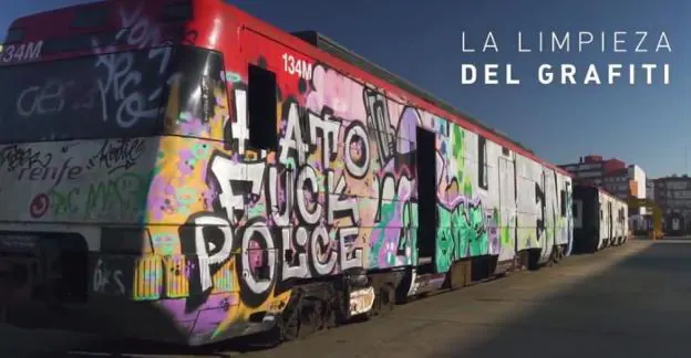 La campaña de concienciación de Renfe muestra un vagón de cercanías asaltado por grafiteros. :: R. c. 