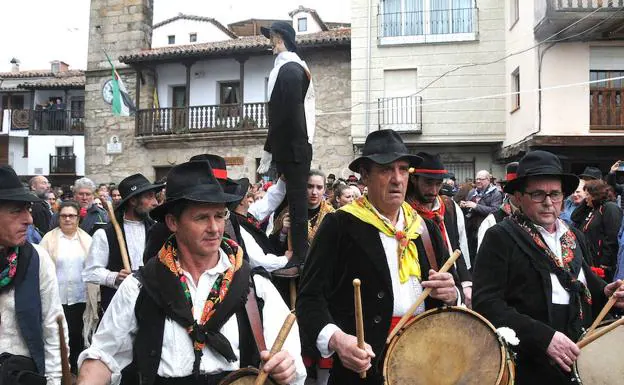 Villanueva de la Vera vuelve a juzgar al 'Peropalo' estos carnavales ante miles de visitantes