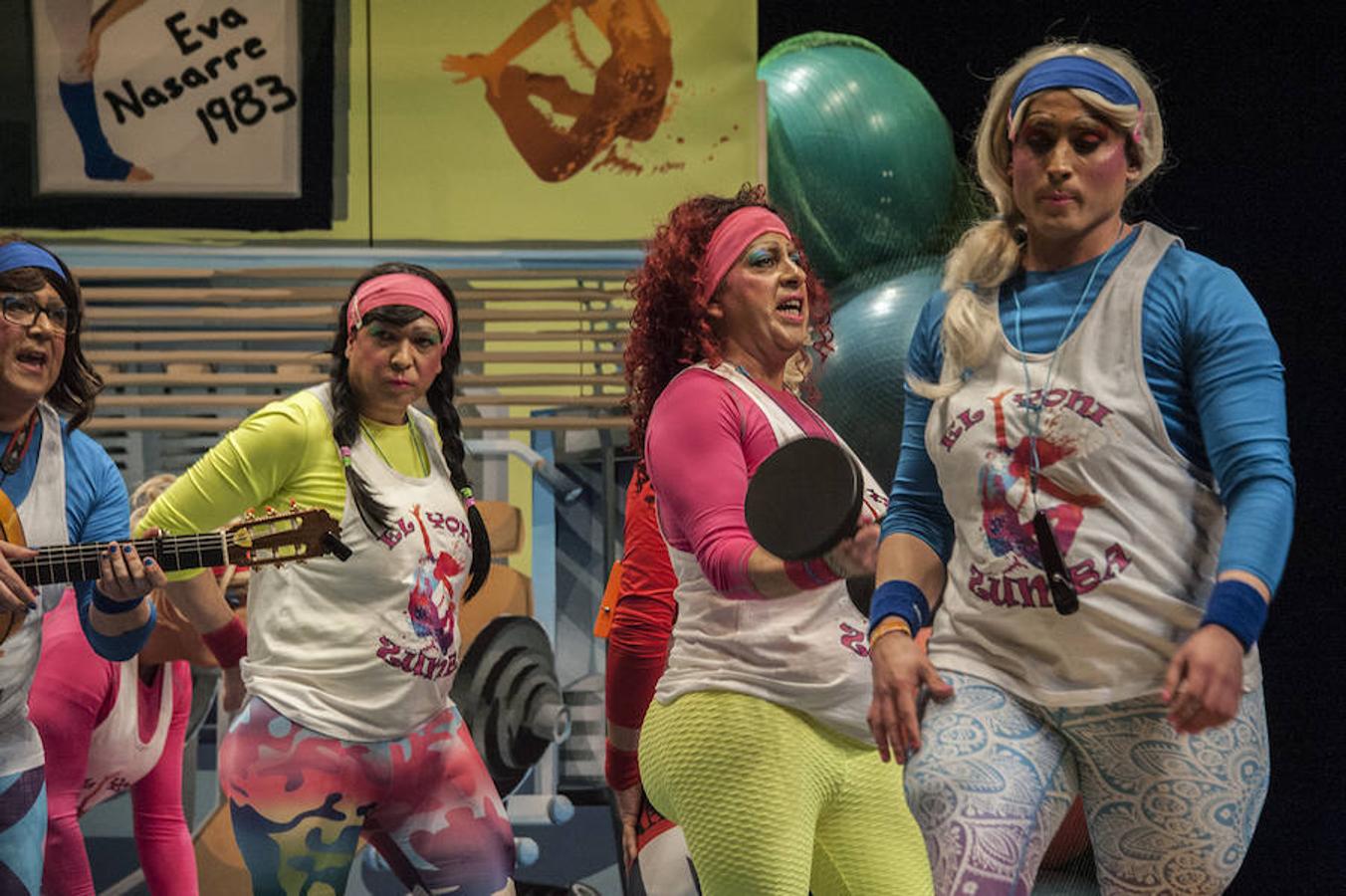 Los Mirinda hicieron un buen papel, con energía. Sus mujeres en zumba son resultonas