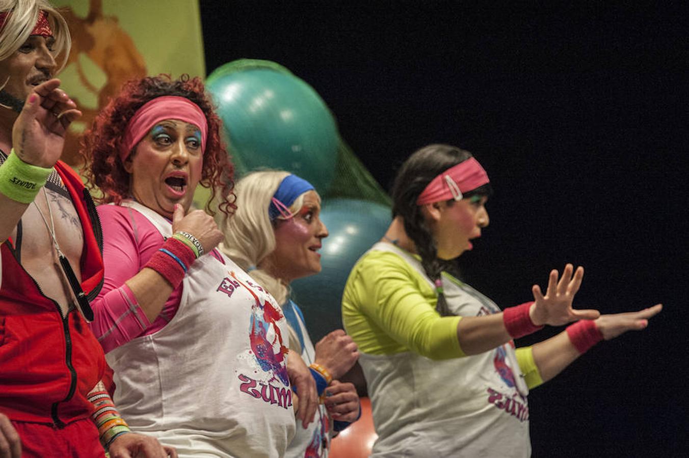 Los Mirinda hicieron un buen papel, con energía. Sus mujeres en zumba son resultonas