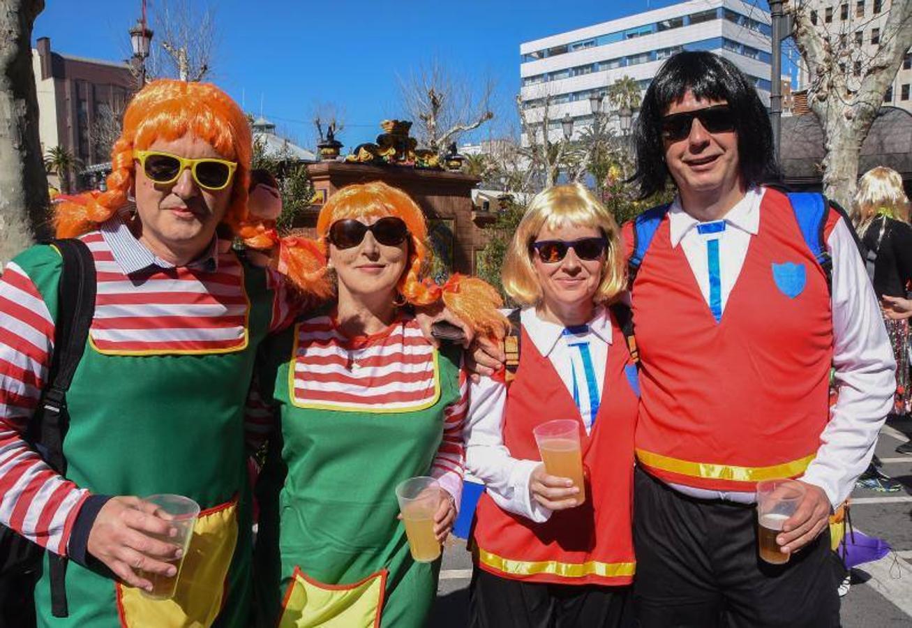 Con un día con mucho calor, la primera edición del sambódromo fue un éxito, San Francisco se llenó de nuevo de disfraces populares, hubo desfile de artefactos y murgas callejeras