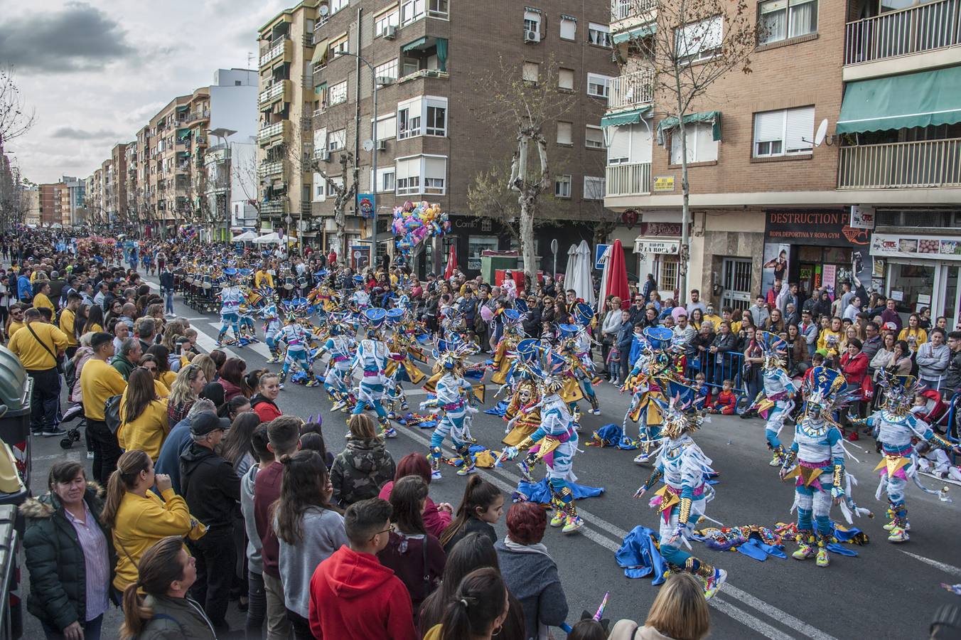 En el barrio de San Roque han desfilado comparsas infantiles y se han celebrado concursos de disfraces como activuidad del Carnaval de Badajoz 2019