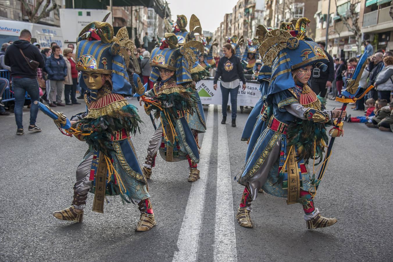 En el barrio de San Roque han desfilado comparsas infantiles y se han celebrado concursos de disfraces como activuidad del Carnaval de Badajoz 2019