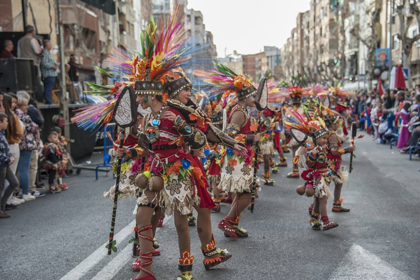 En el barrio de San Roque han desfilado comparsas infantiles y se han celebrado concursos de disfraces como activuidad del Carnaval de Badajoz 2019