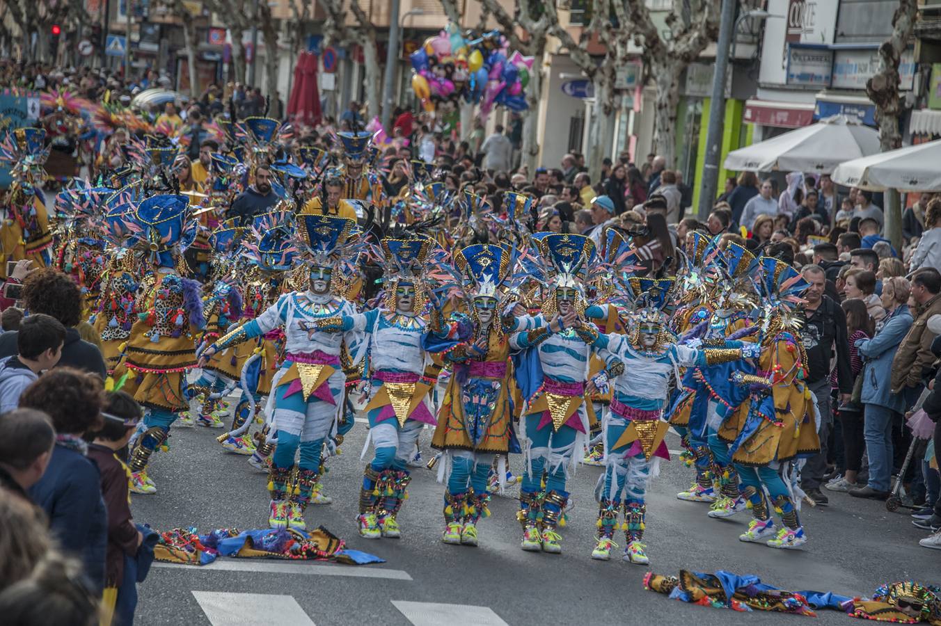 En el barrio de San Roque han desfilado comparsas infantiles y se han celebrado concursos de disfraces como activuidad del Carnaval de Badajoz 2019