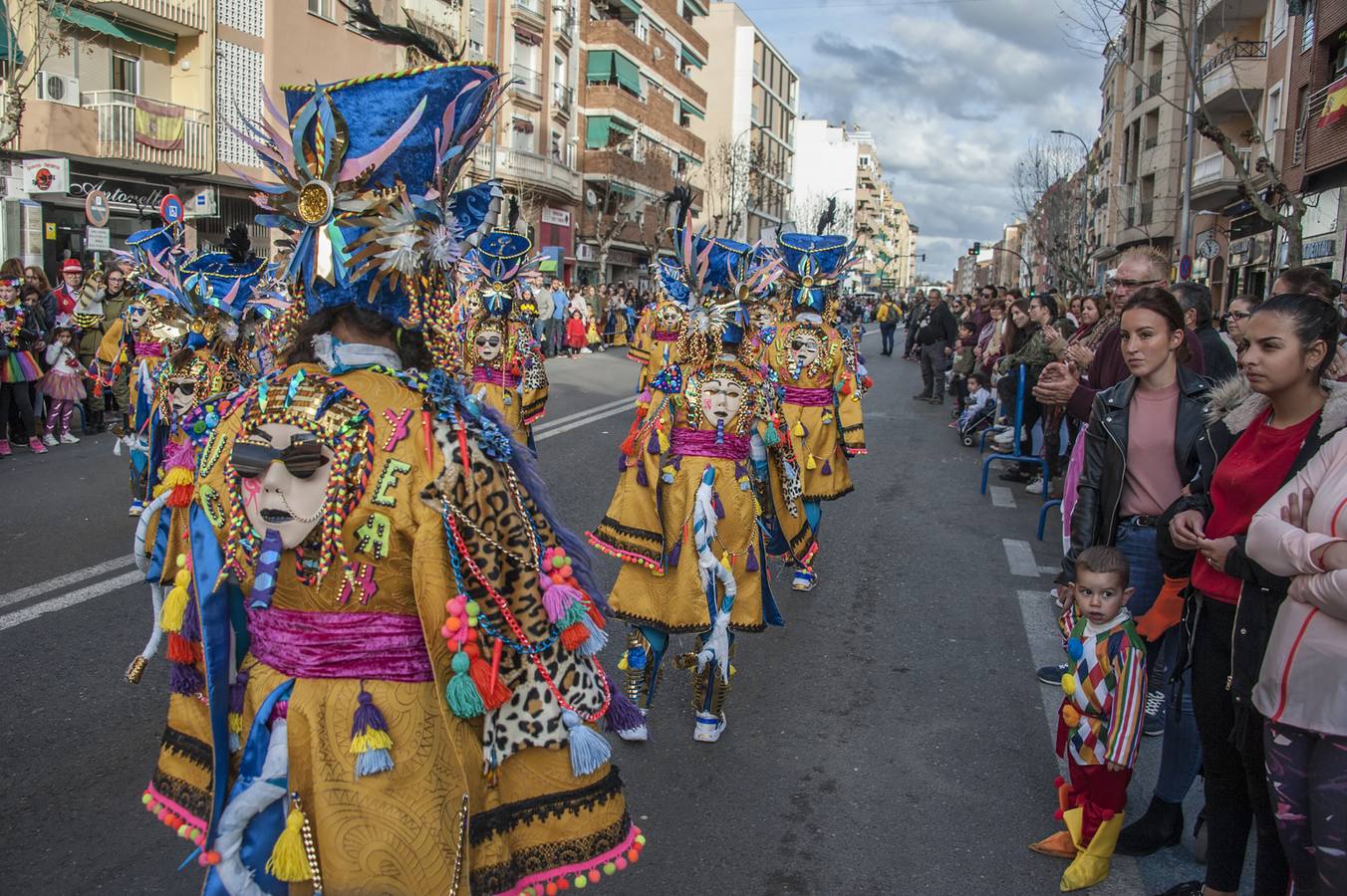 En el barrio de San Roque han desfilado comparsas infantiles y se han celebrado concursos de disfraces como activuidad del Carnaval de Badajoz 2019