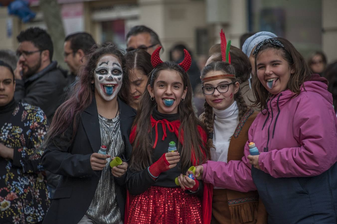 En el barrio de San Roque han desfilado comparsas infantiles y se han celebrado concursos de disfraces como activuidad del Carnaval de Badajoz 2019