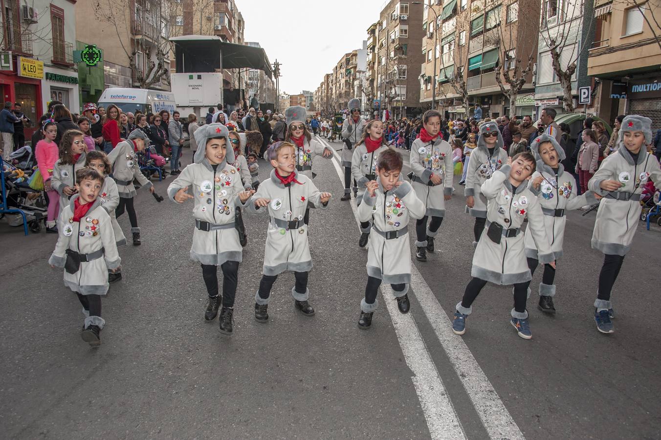 En el barrio de San Roque han desfilado comparsas infantiles y se han celebrado concursos de disfraces como activuidad del Carnaval de Badajoz 2019