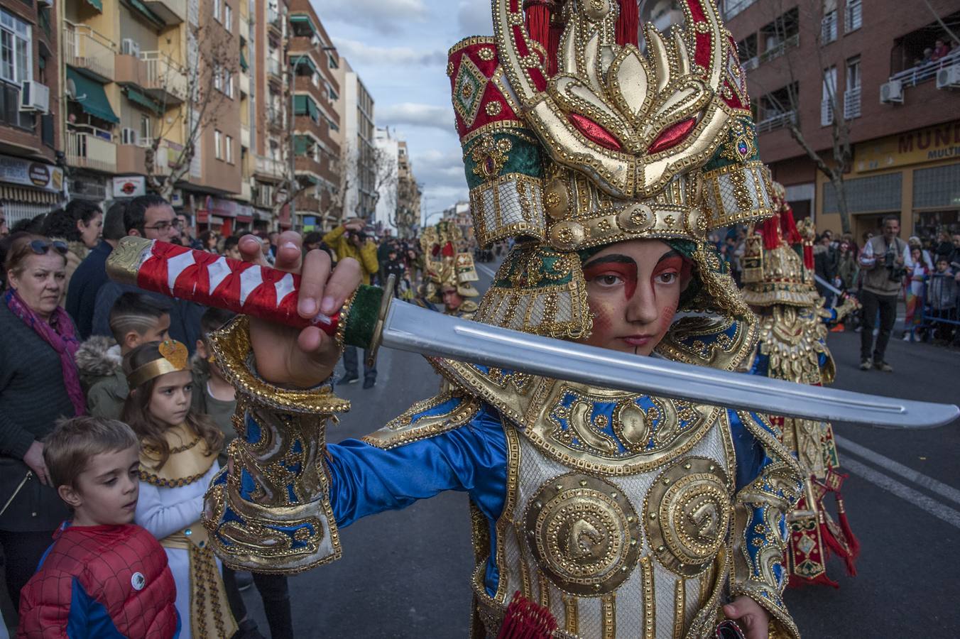 En el barrio de San Roque han desfilado comparsas infantiles y se han celebrado concursos de disfraces como activuidad del Carnaval de Badajoz 2019