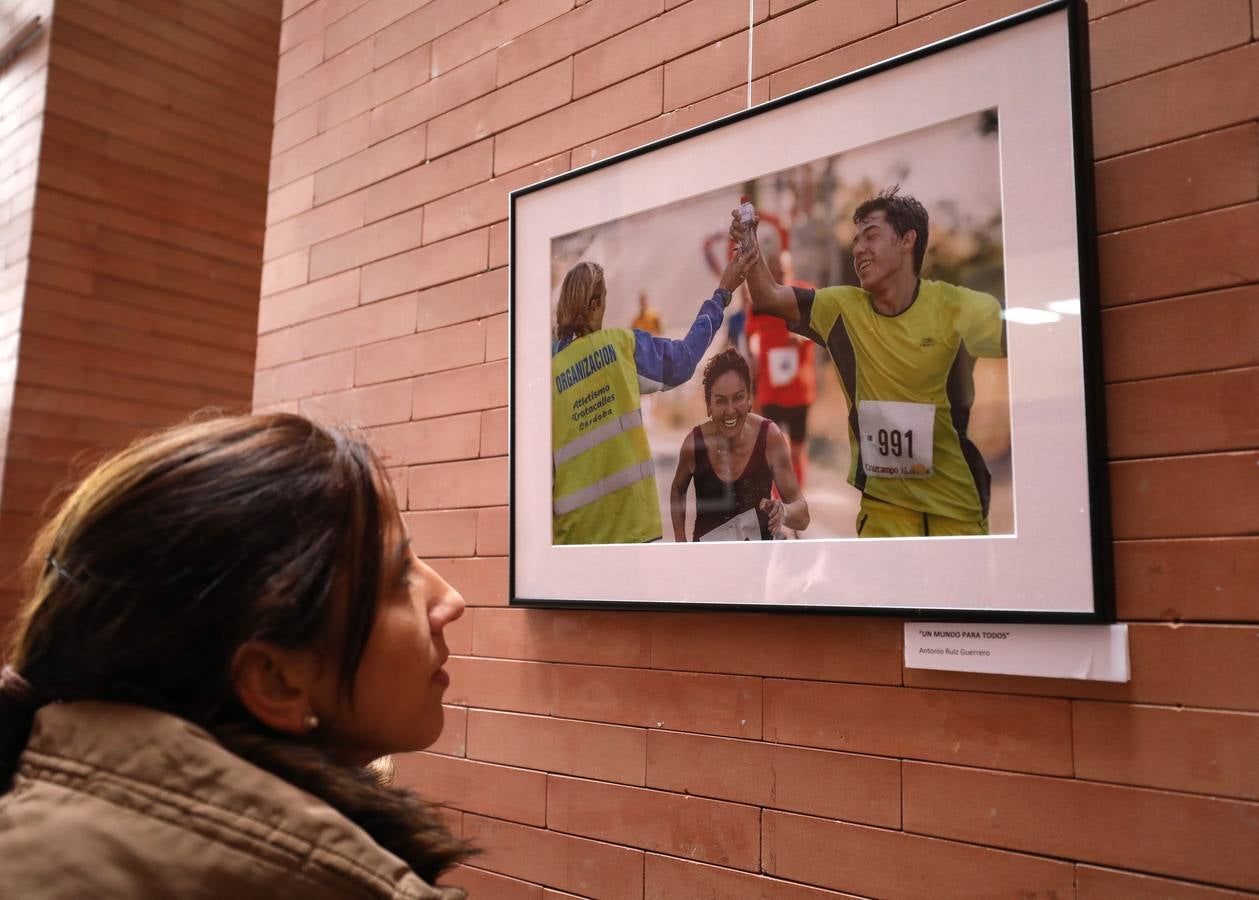 Hasta el 15 de marzo, en el Centro Cultural Alcazaba, se podrá ver la exposición fotográfica 'Igualdad en Positivo'. Se trata de 18 fotografías que reflejan en positivo situaciones de igualdad entre hombres y mujeres en la vida cotidiana, una exposición con el objetivo de contribuir a la lucha por la igualdad real y que forma parte de las actividades conmemorativas del Día Internacional de la Mujer.